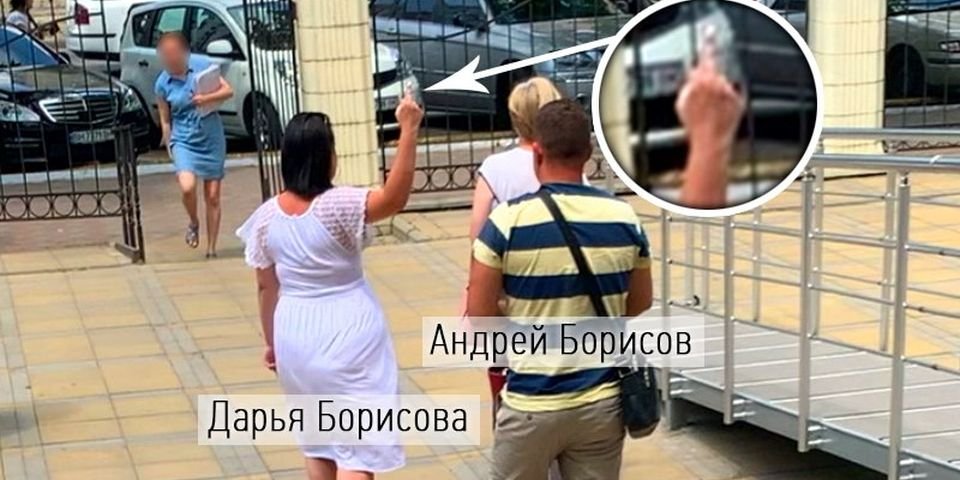 Директор одесского крюинга средним пальцем показала, что денег моряку — не видать