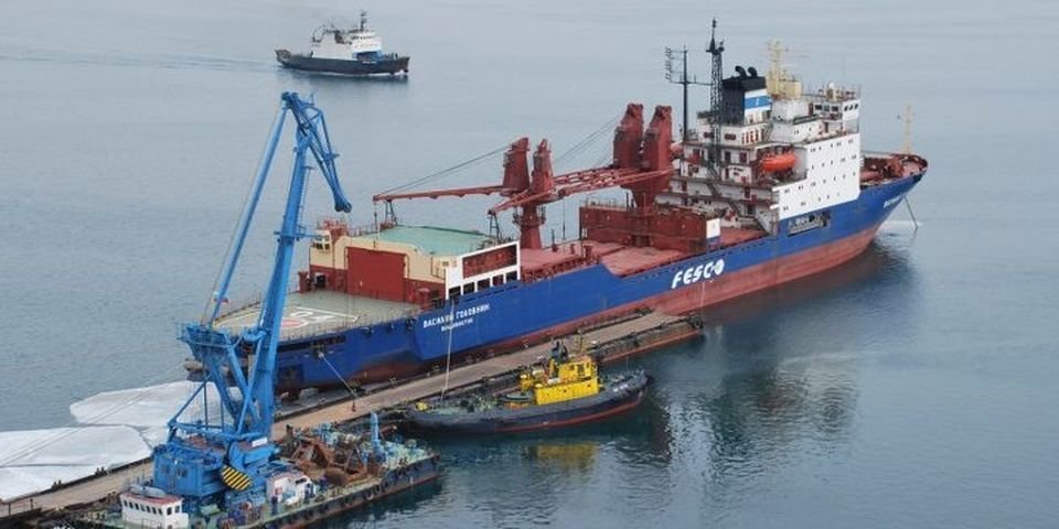 Матрос и токарь умерли во время рейса, выпив метанола