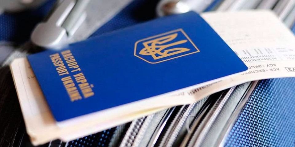 Возвращаясь домой, моряк умудрился потерять загранпаспорт и посадочные