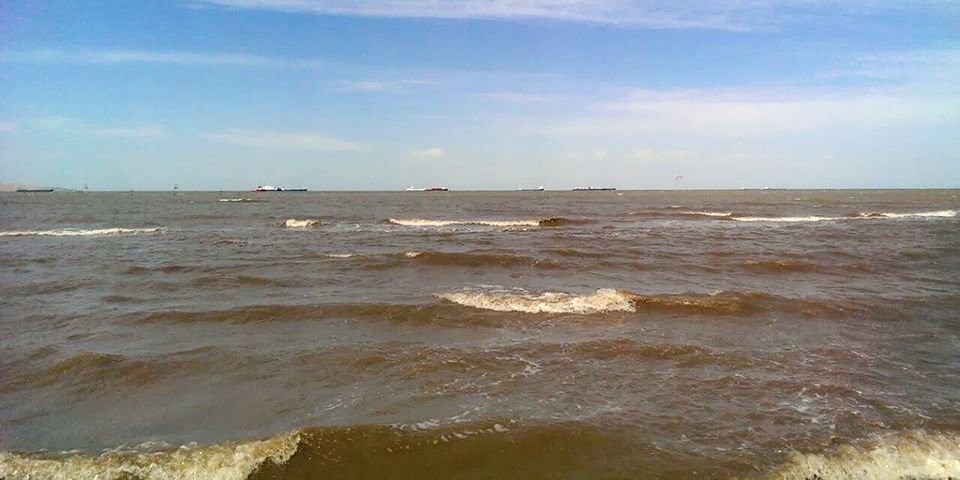 За борту судна в Азовском море упал матрос