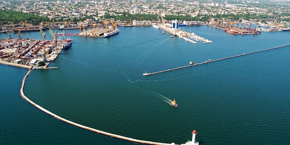 Давление на бизнес в портах Украины — это настоящий чиновничий рэкет?