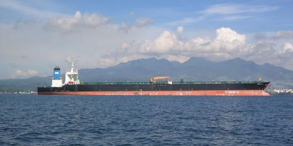 Капитан и стармех иранского танкера задержаны после обысков судна