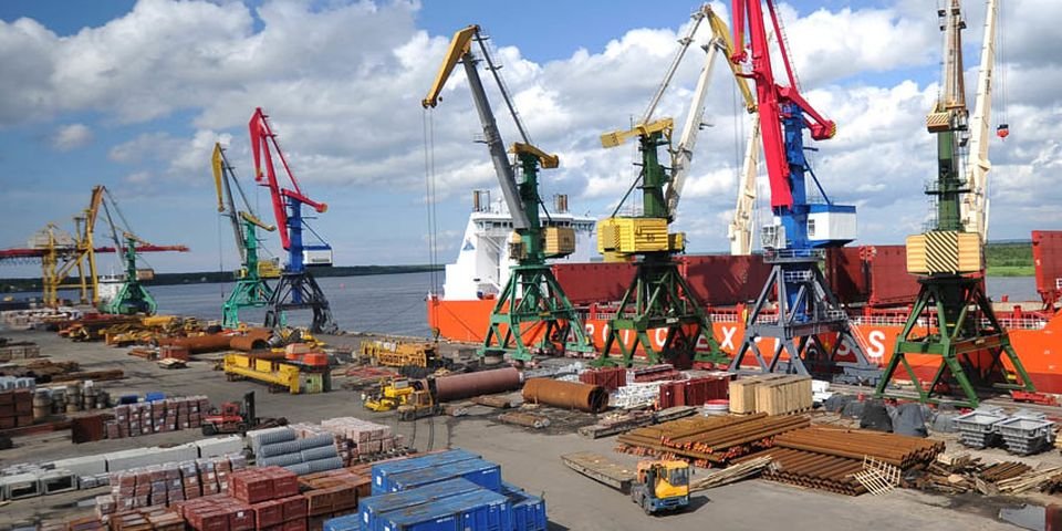 Старпом попался на употреблении наркотиков