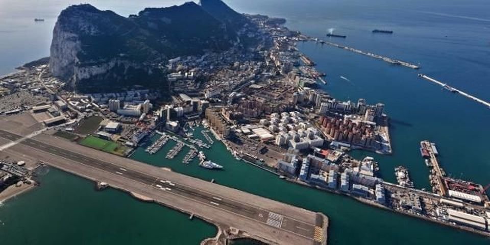 «В довесок» к новым авто судно доставило в порт 800 кг кокаина