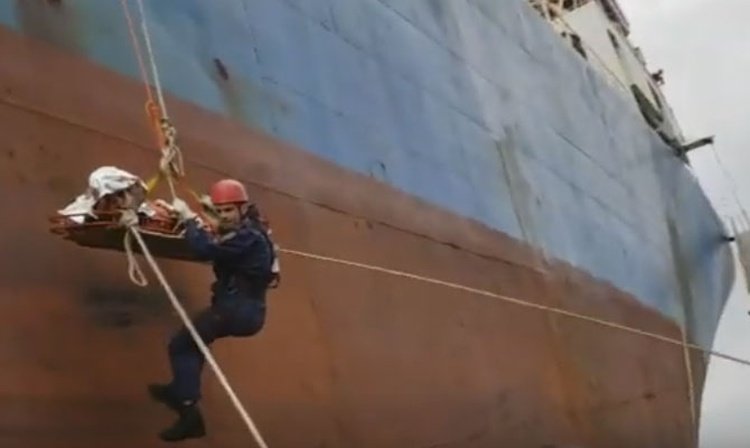 Взрыв компрессора на судне: у моряка множественные переломы