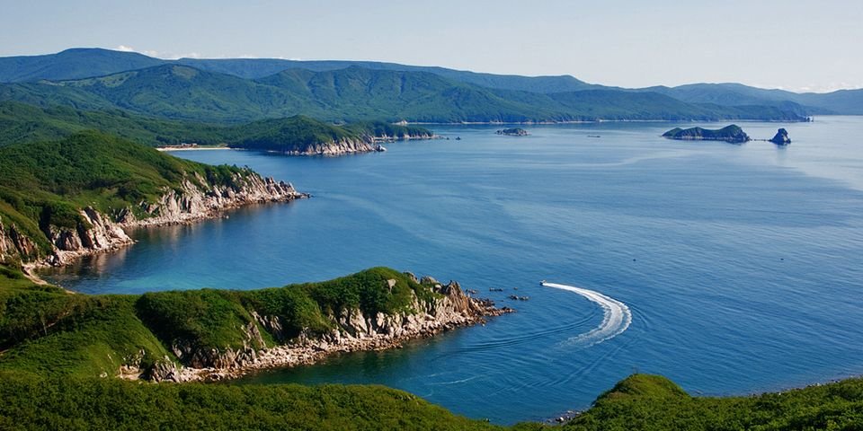 Задержано судно: моряков держат в закрытых каютах и допрашивают