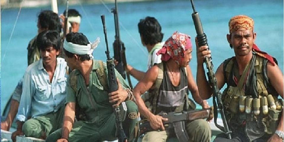 Азия опасна: каждую неделю суда атакуют вооруженные люди