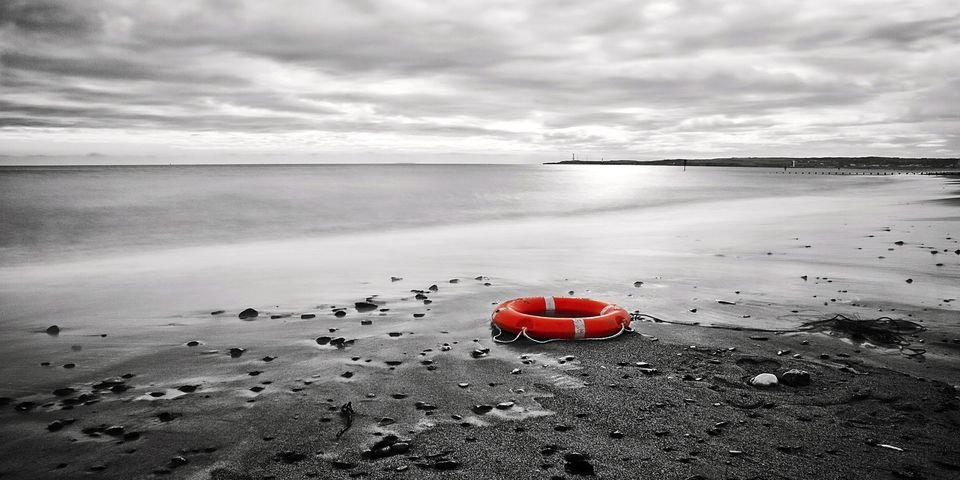 Моряк пропал с судна после того, как его бросила девушка