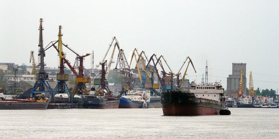 Одна украинская морячка и десять российских моряков — без зарплаты