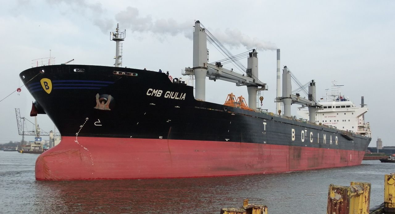 Пираты взяли в плен 25 моряков с трех судов: среди них — граждане Украины и России