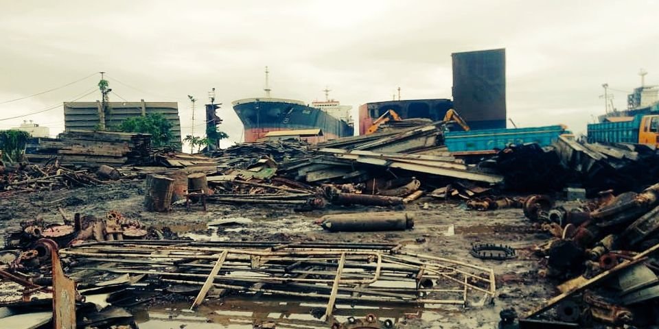 Трагедия за трагедией: трое погибли, разрезая трубу в «машине» танкера