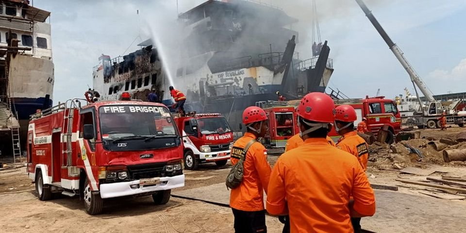 Трое погибли и девять ранены: последствия пожара на судне