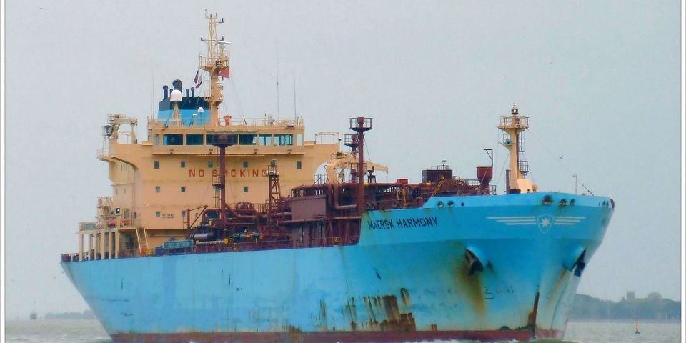 В Гвинейском заливе пираты атаковали газовоз