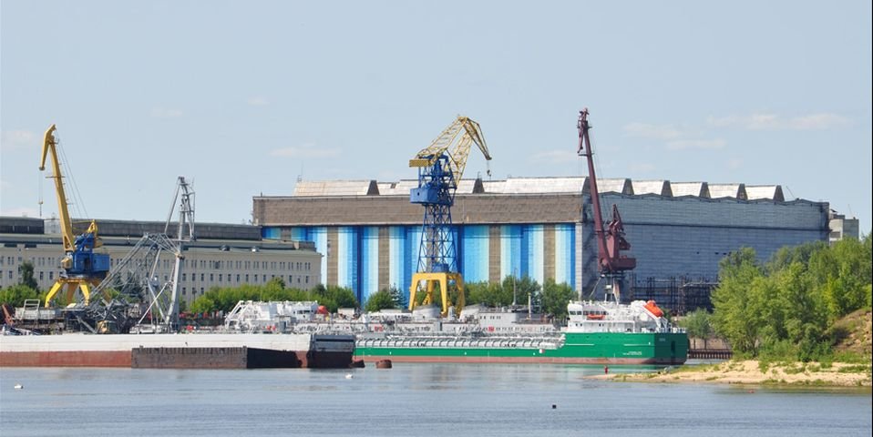 В результате вспышки кислорода на судне погибло два человека