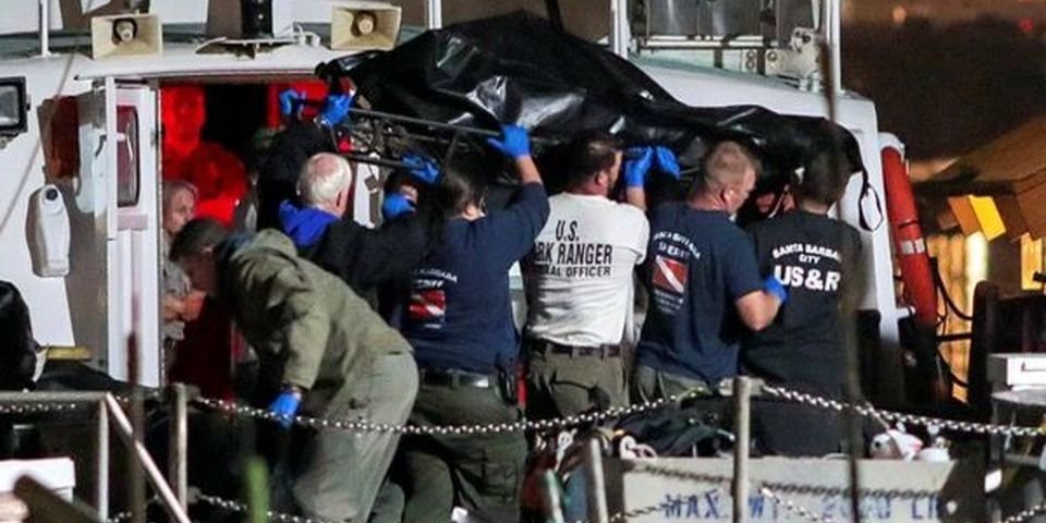 Капитан с командой сбежали и оставили судно с людьми погибать