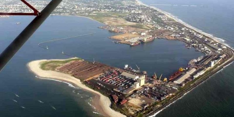 Около 34 моряков пропали без вести после крушения судна