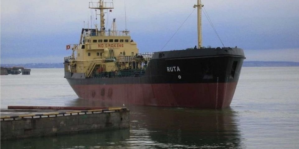 Украинские дипломаты «съехали» на войну, чтобы не спасать наших моряков?