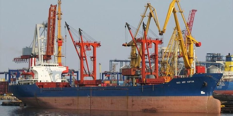 Два судна с «чёрными» флагами отправлены в бан