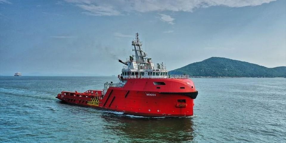 Экипажи двух судов забили тревогу