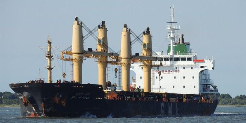 Судно, перекрывшее канал в Украине, лоцман-виртуоз выводил кормой вперёд