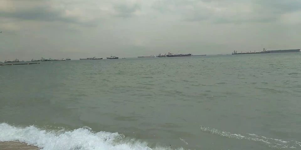 Вооруженные неизвестные проникли на три судна в Сингапурском проливе