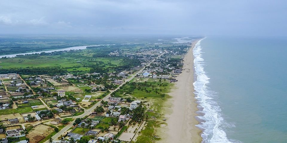 Девять моряков попали в плен к пиратам во время атаки на судно