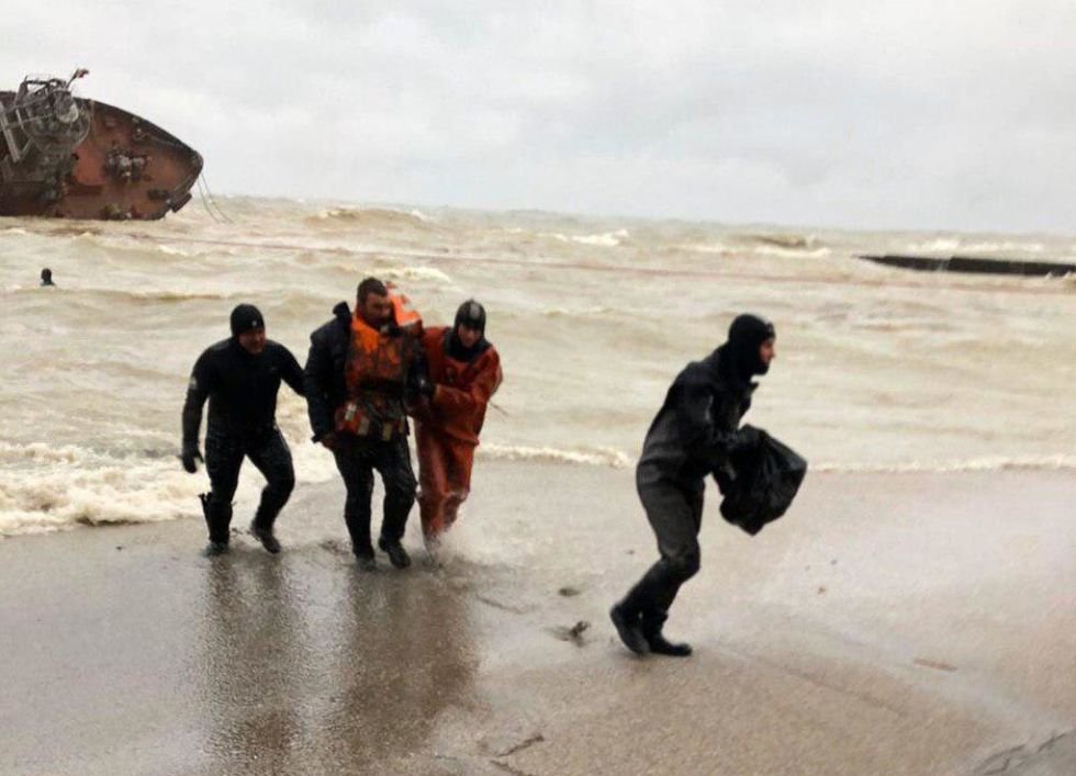 Экипаж тонущего под Одессой судна не подавал SOS — нечем было его подавать… (ФОТО)