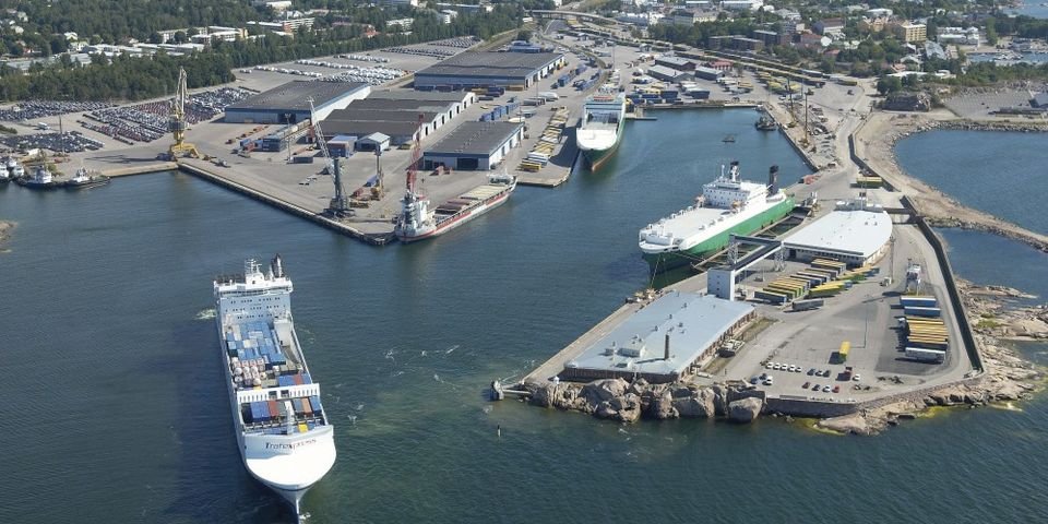 Капитана обвиняют в том, что вынудил экипаж к погрузочным операциям