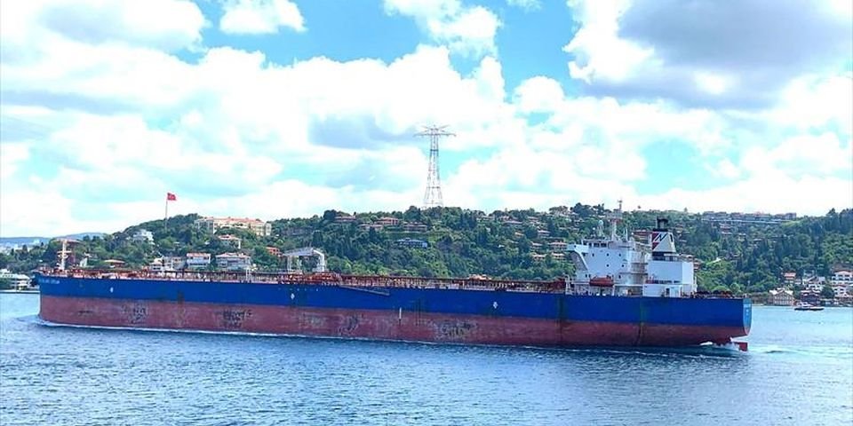 Капитана танкера сняли с судна из-за сломанной ноги