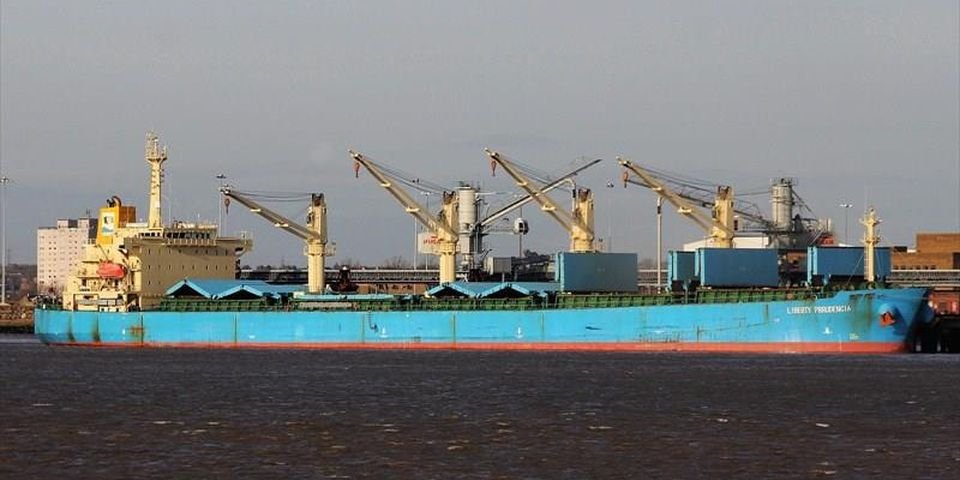 Морская полиция задержала судно с 22 украинскими моряками