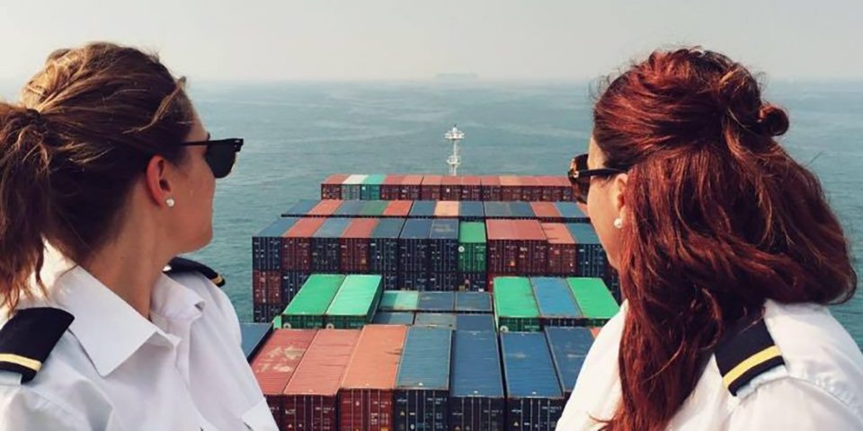 Самая изолированная от участия женщин отрасль — морская