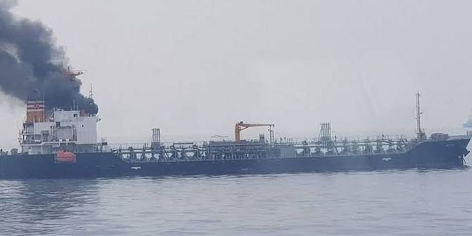 Танкер загорелся в Сингапурском проливе