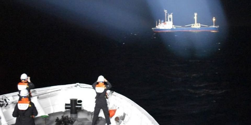 В проливе Чеджу балкер столкнулся с танкером