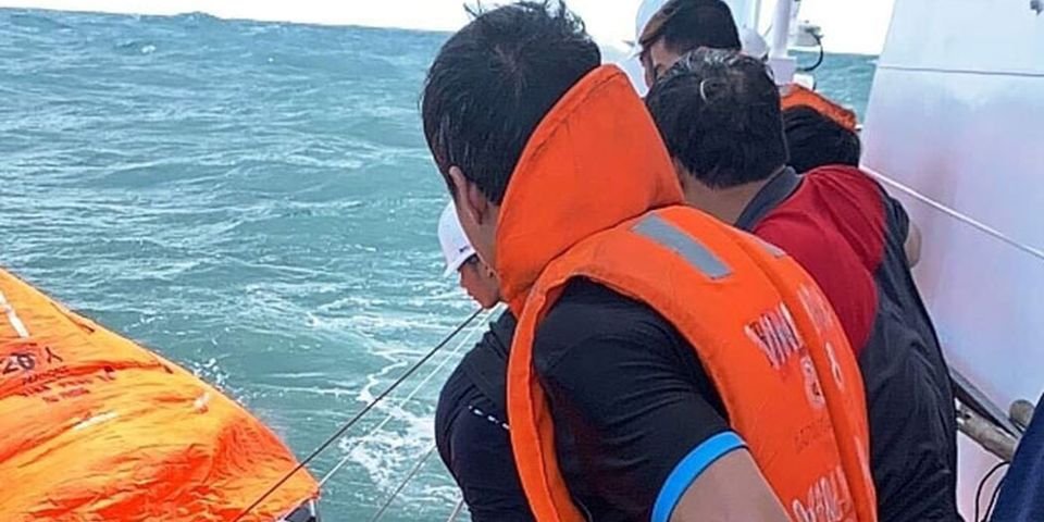 Капитан скончался после того, как спасся со всеми с затонувшего судна