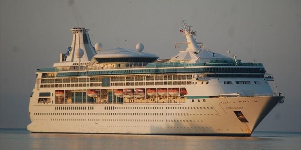 Матрос упал с 9-метровой высоты и выжил, но до круга не доплыл…