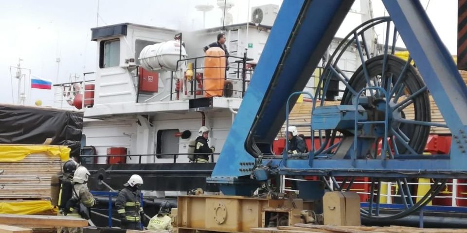 Судно из Ирана загорелось в России