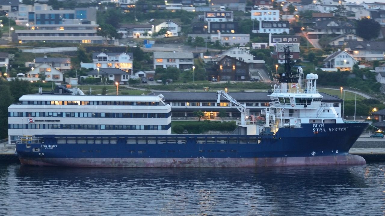 Три оффшорных судна столкнулись в порту Абердина