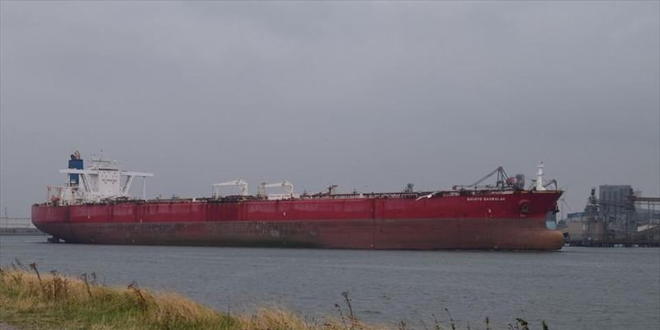 Во время атаки танкера к пиратам в плен попало 19 моряков