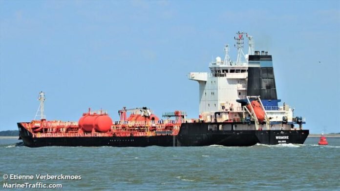 19 членов экипажа танкера MT Duke освобождены пиратами, 1 умер