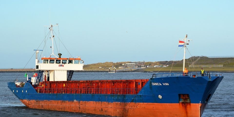 Пьяный капитан едва не угробил судно