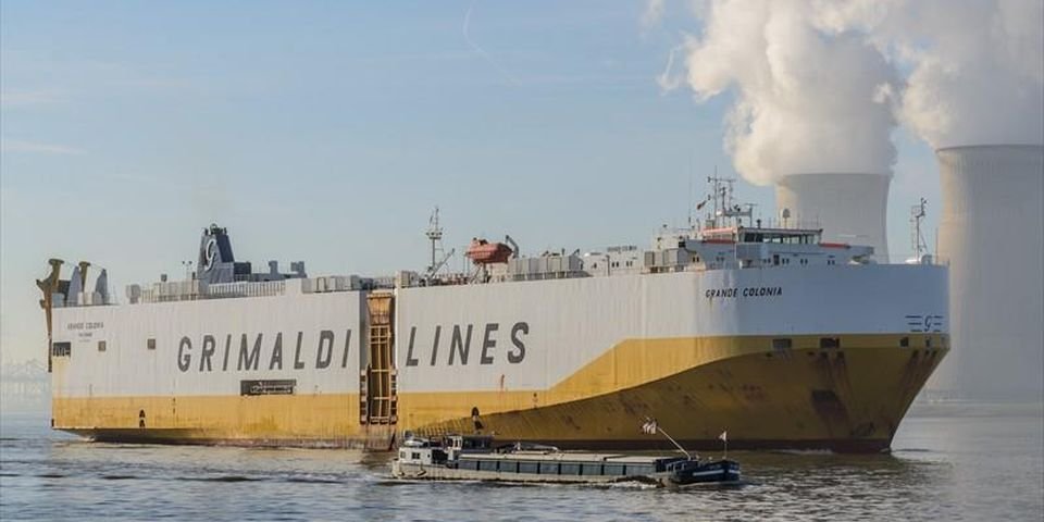 С борта судна GRANDE COLONIA сняли капитана