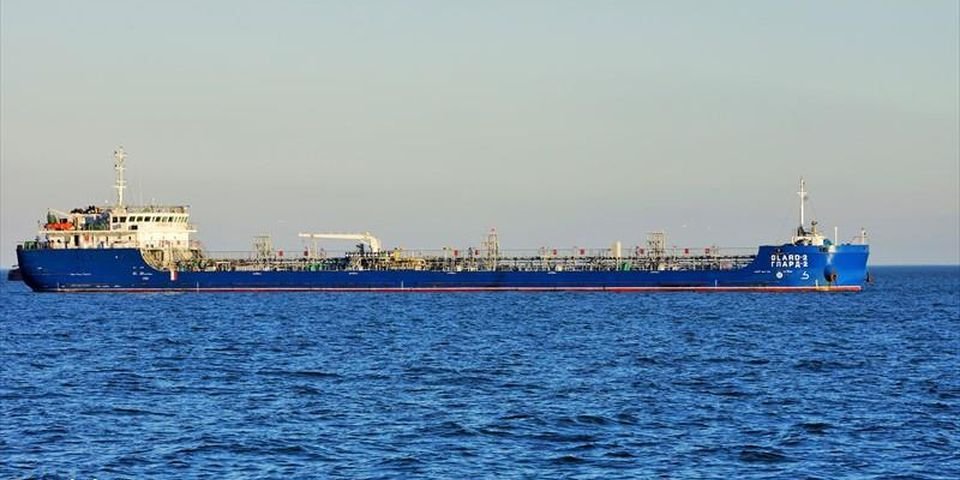 Трое моряков пропали после столкновения их судна с танкером