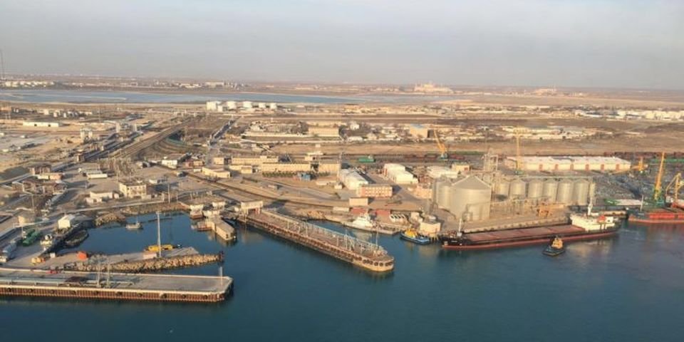 В новогоднюю ночь 18-летнего матроса нашли мертвым в туалете