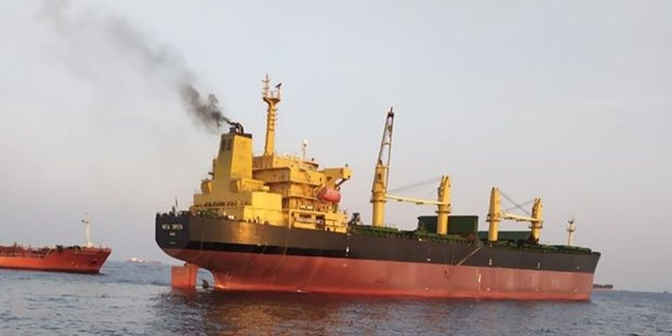 Наши моряки застряли на брошенном судне без денег, еще и в Китае