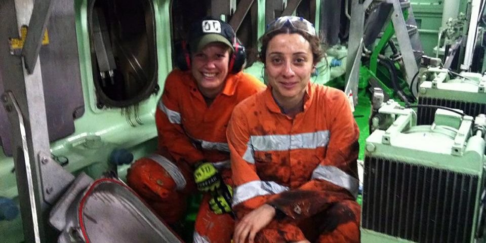 Теперь в экипажах судов обязаны быть женщины