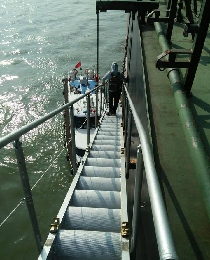 Моряков в Китае меняют и даже с брошенных судов