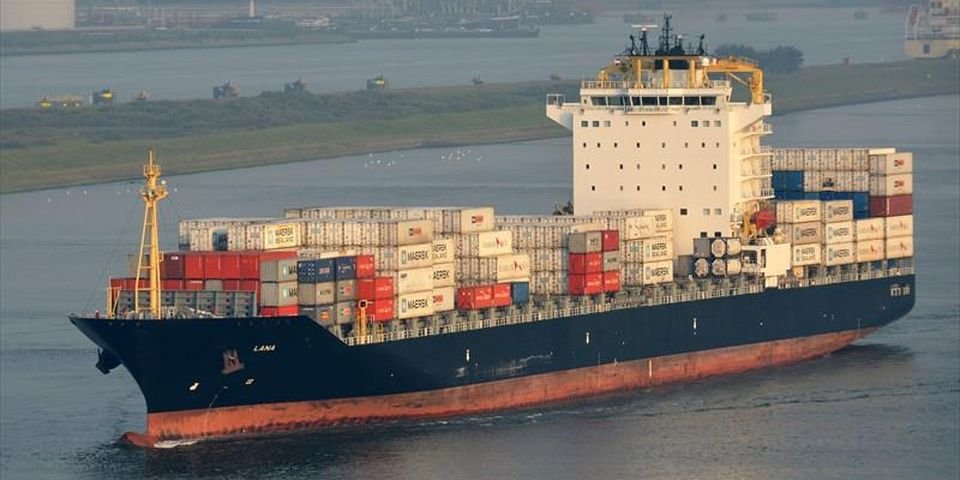 Нигерийские пираты обстреляли контейнеровоз