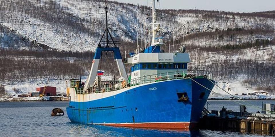 Подозрительное судно отправили на карантин, а потом начали выгружать