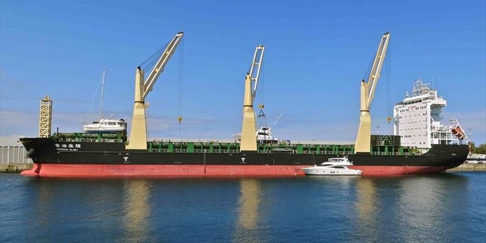 После сообщения о пиратах связь с судном потеряли