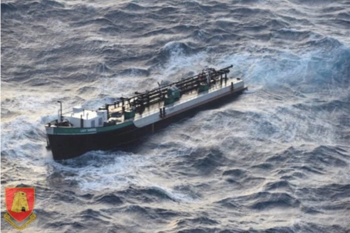 Танкер разломился надвое и затонул в Средиземном море